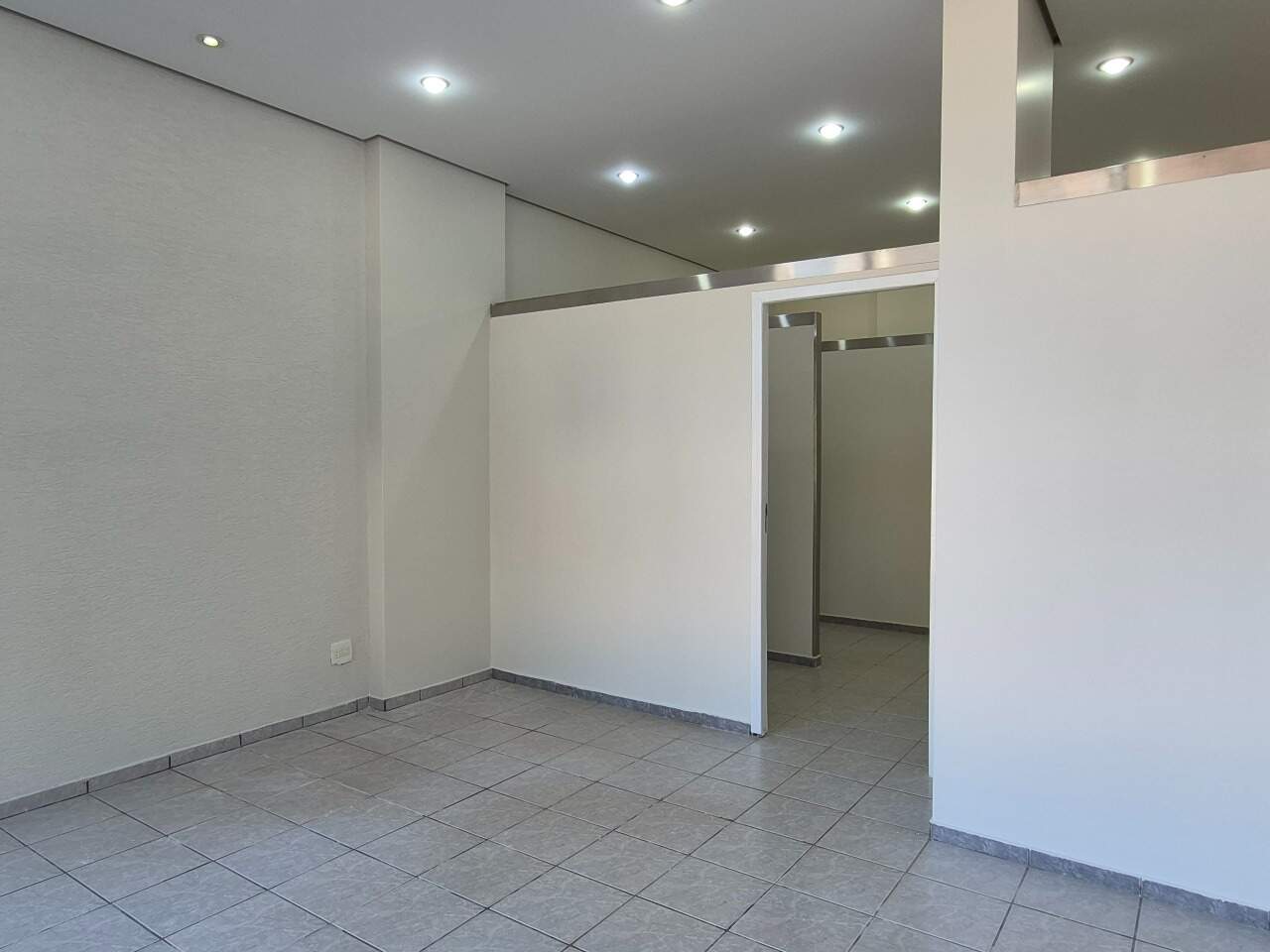 Sala à venda no Centro: 