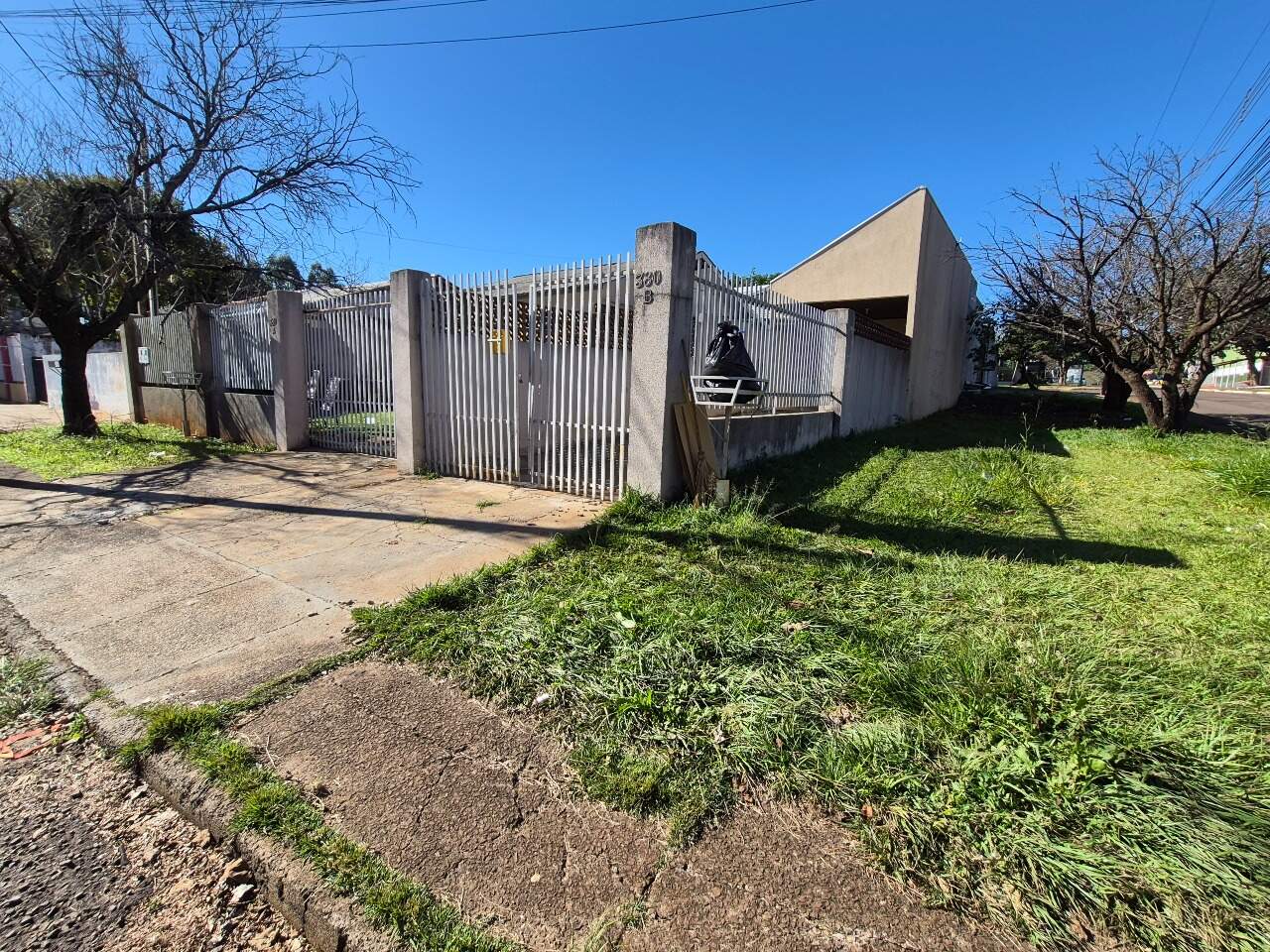 Casa para aluguel no Esmeralda: 