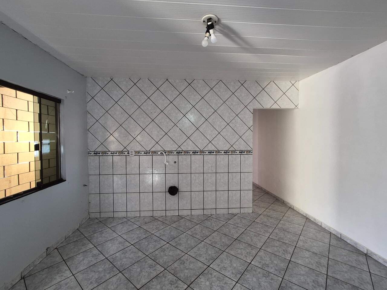 Casa para aluguel no Esmeralda: 