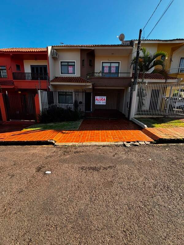 Sobrado para aluguel no Country: 