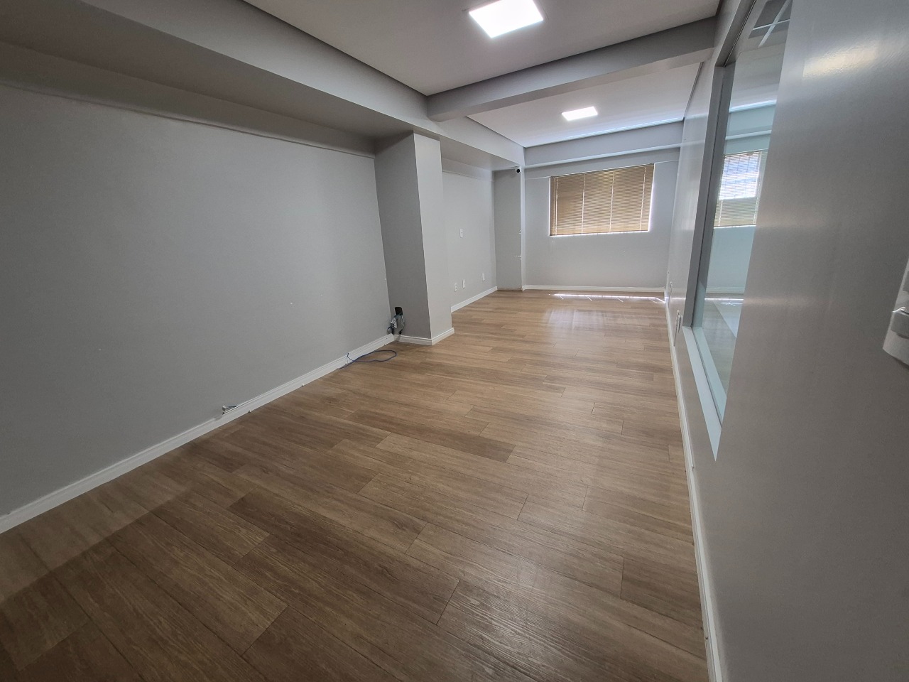 Sala para aluguel no Maria Luiza: 