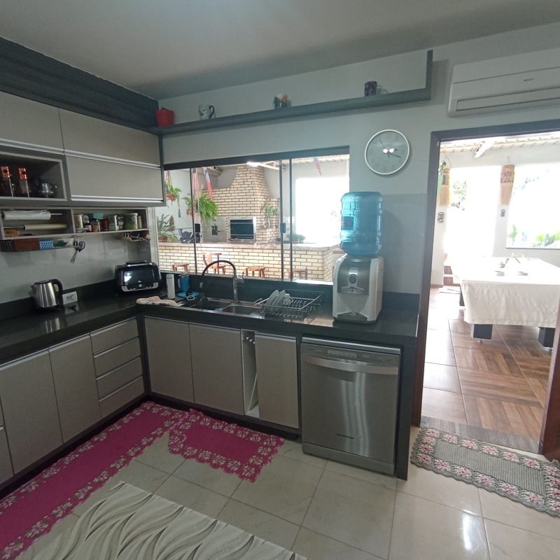 Casa à venda no Tropical: 