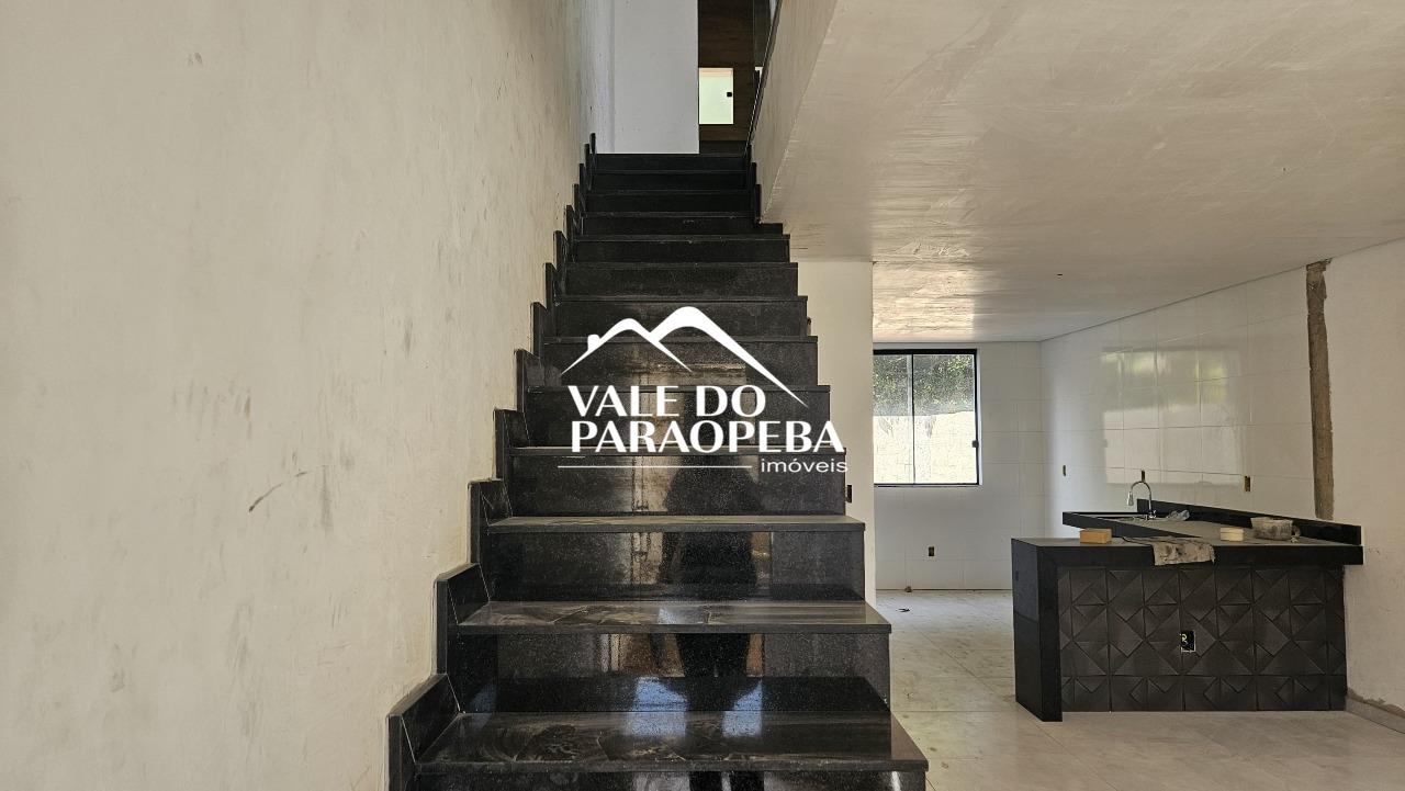 Casa à venda no Resplendor: 