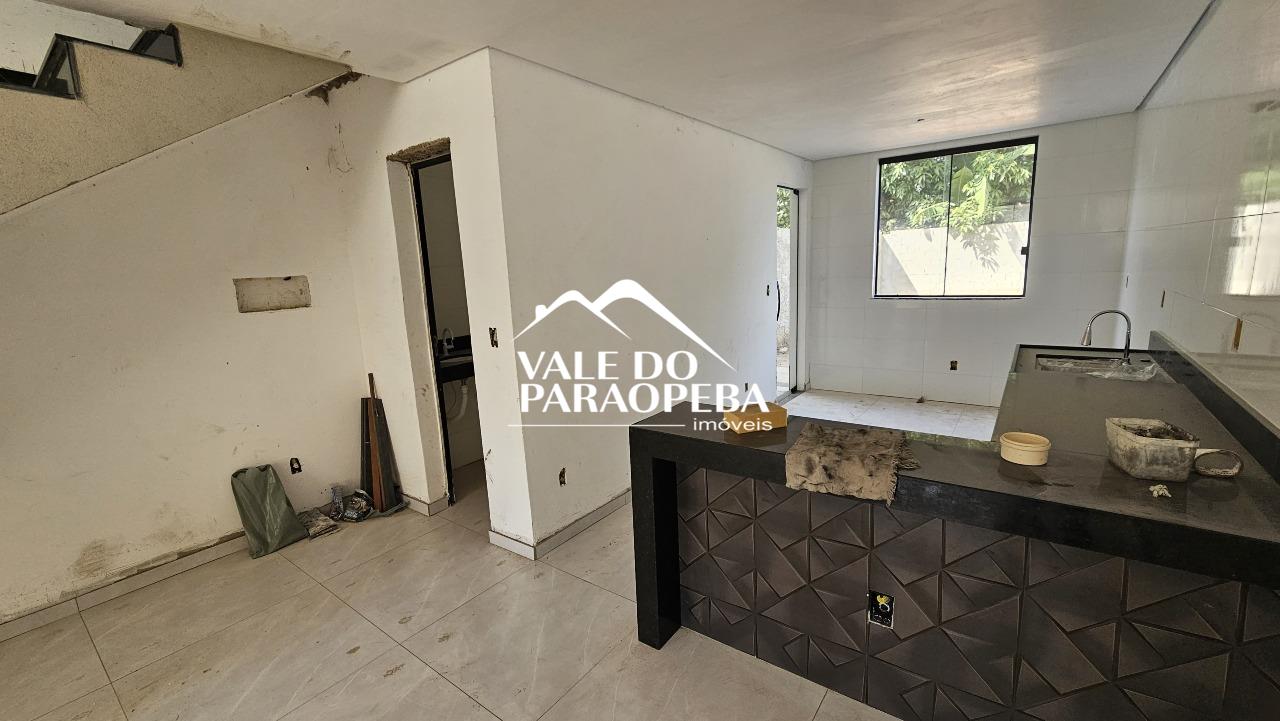 Casa à venda no Resplendor: 