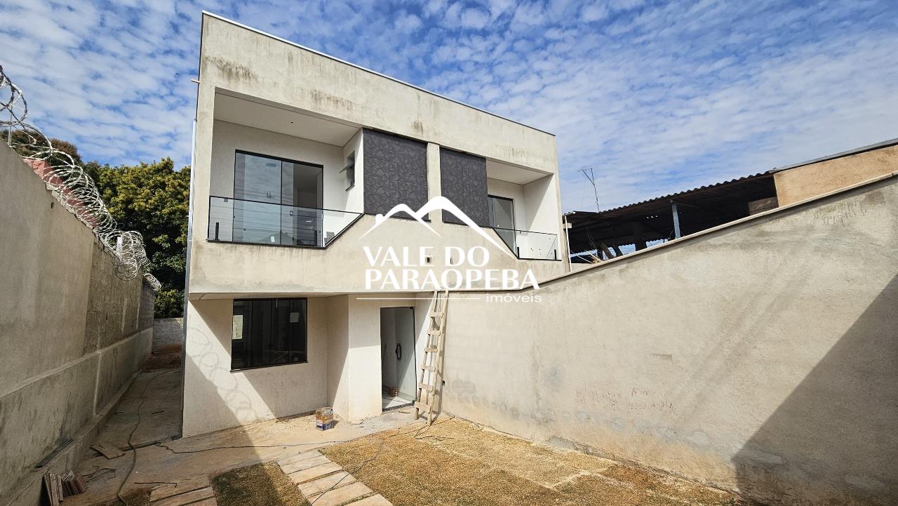 Casa à venda no Resplendor: 