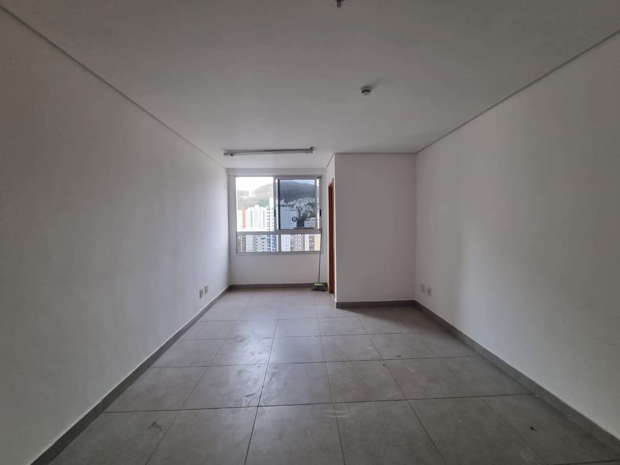 Imagem do imóvel Sala para aluguel, 1 vaga, Buritis - Belo Horizonte/MG