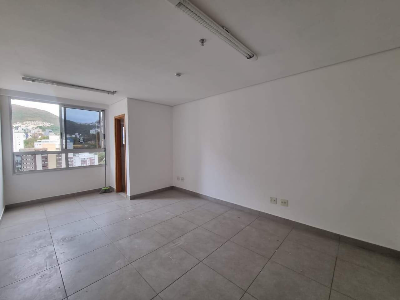 Imagem do imóvel Sala para aluguel, 1 vaga, Buritis - Belo Horizonte/MG