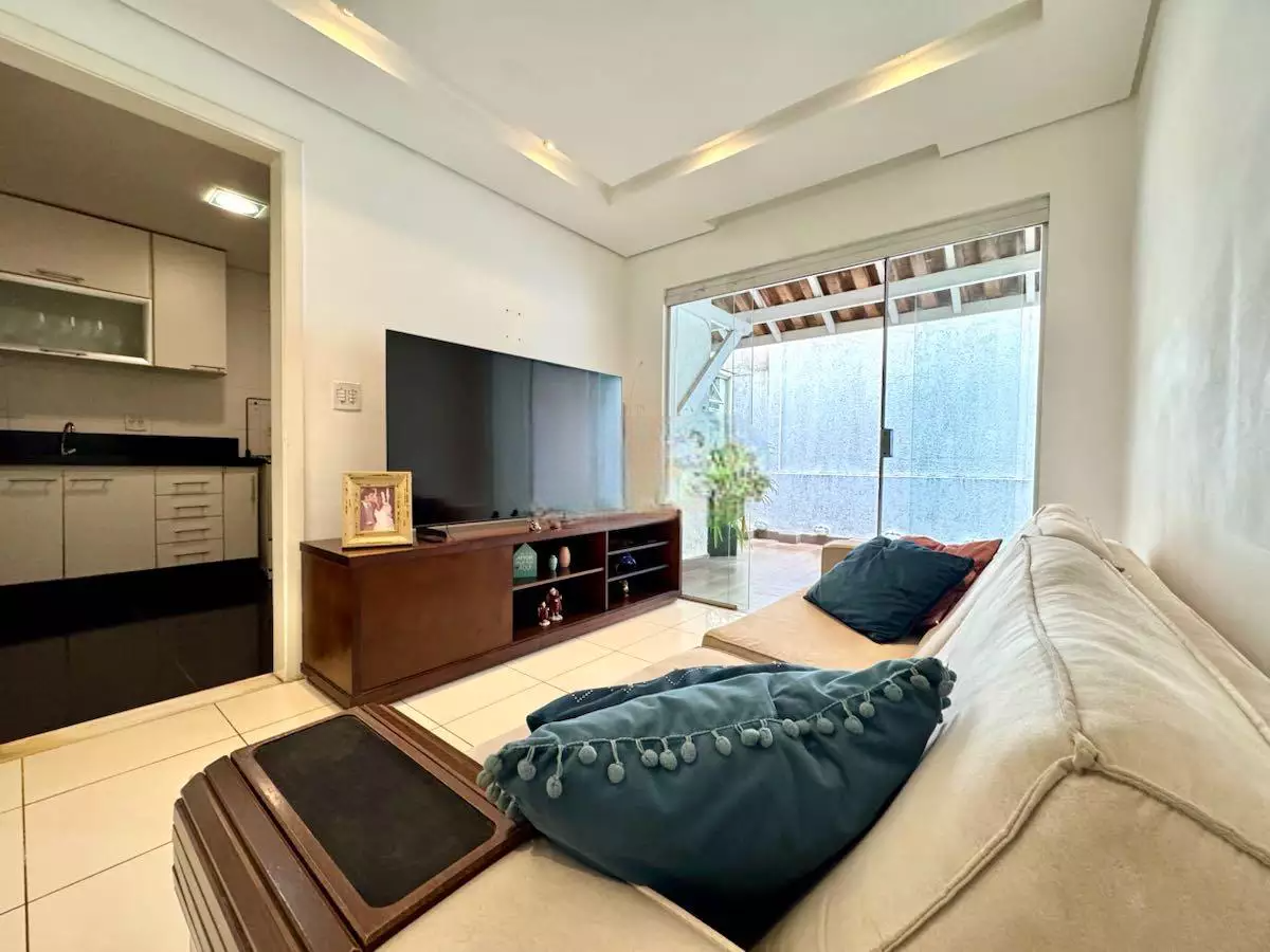 Imagem do imóvel Casa 3 quartos, 1 suíte, 2 vagas, Buritis - Belo Horizonte/MG