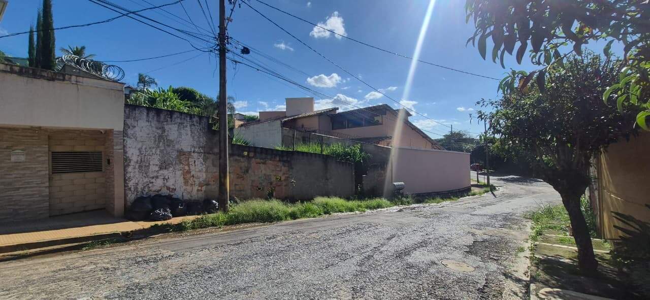 Imagem do imóvel Lote à venda no Estoril em Belo Horizonte de 645m²