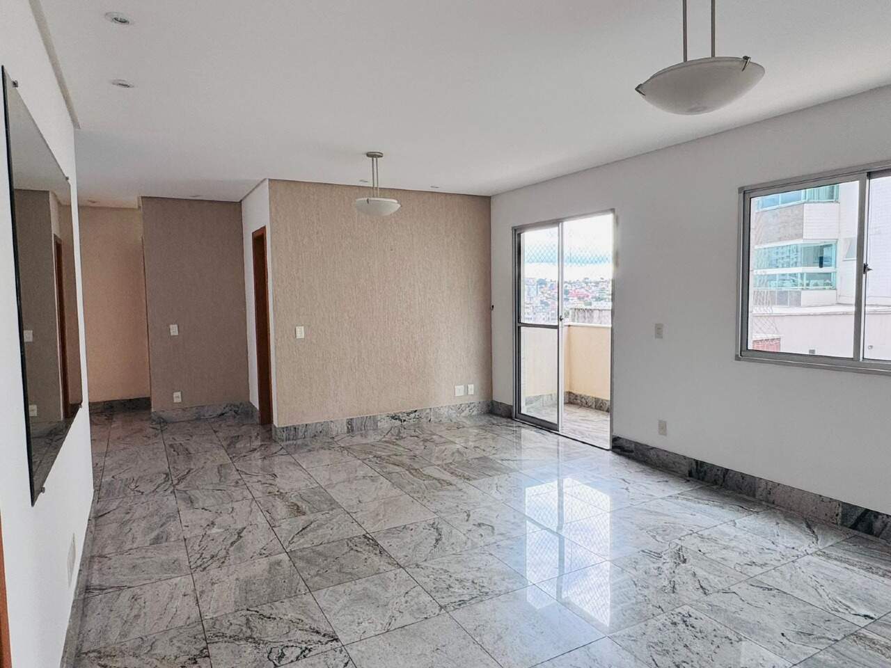 Imagem do imóvel Apartamento para aluguel, 2 quartos, 1 suíte, 2 vagas, Buritis - Belo Horizonte/MG