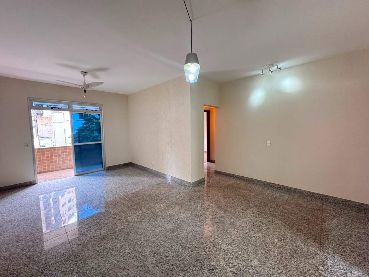 Imagem do imóvel Apartamento para aluguel, 3 quartos, 1 suíte, 2 vagas, Buritis - Belo Horizonte/MG
