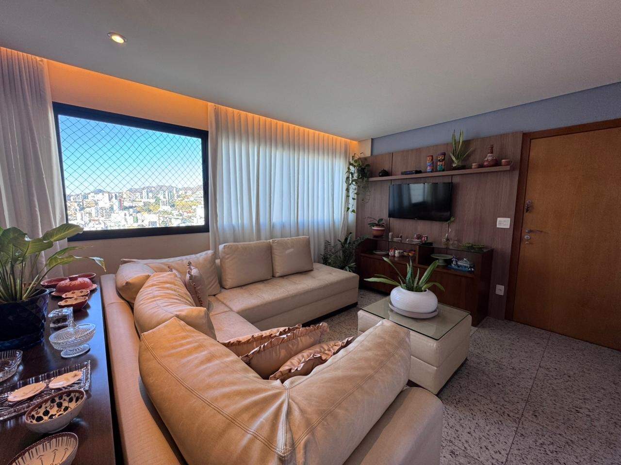 Imagem do imóvel Apartamento para aluguel, 3 quartos, 1 suíte, 2 vagas, Buritis - Belo Horizonte/MG