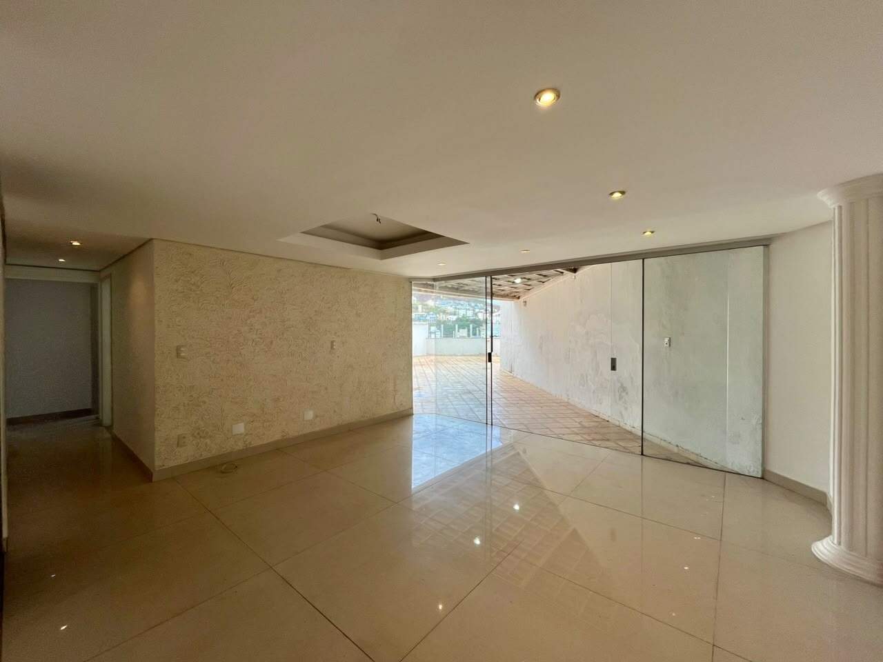 Imagem do imóvel Área privativa 3 quartos à venda no Buritis de 250m²