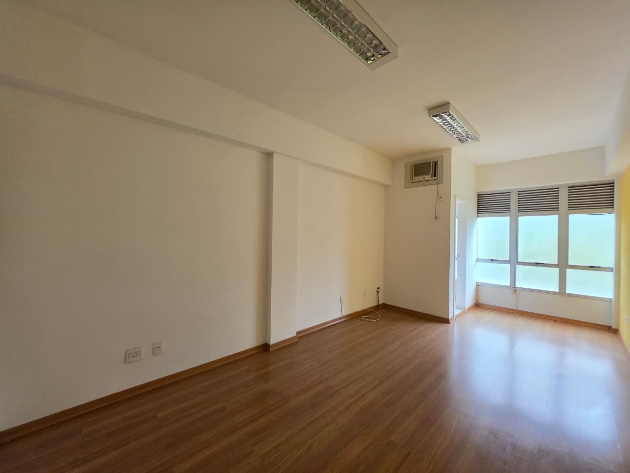 Imagem do imóvel Sala para aluguel, 1 vaga, Santa Lúcia - Belo Horizonte/MG