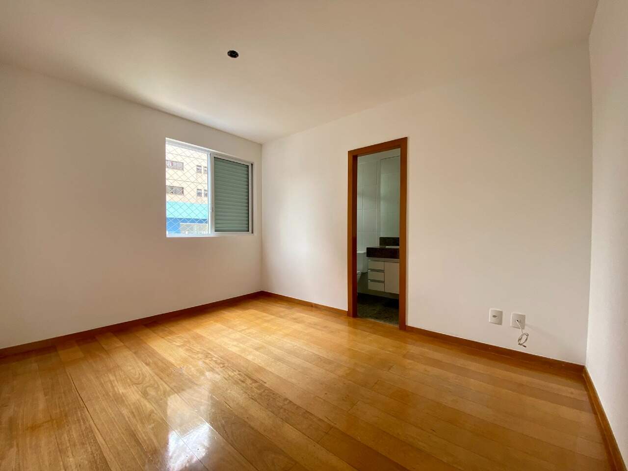 Imagem do imóvel Apartamento para aluguel, 4 quartos, 1 suíte, 3 vagas, Buritis - Belo Horizonte/MG
