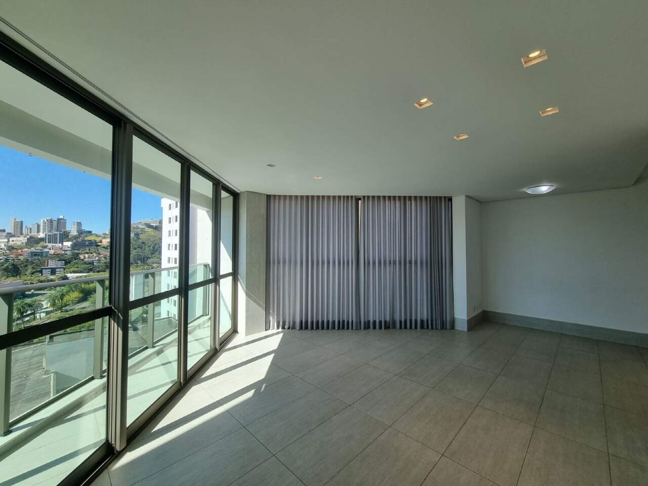 Imagem do imóvel Apartamento para aluguel, 3 quartos, 2 suítes, 2 vagas, Buritis - Belo Horizonte/MG