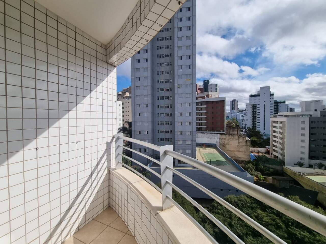 Imagem do imóvel Apartamento para aluguel, 3 quartos, 1 suíte, 2 vagas, Estoril - Belo Horizonte/MG