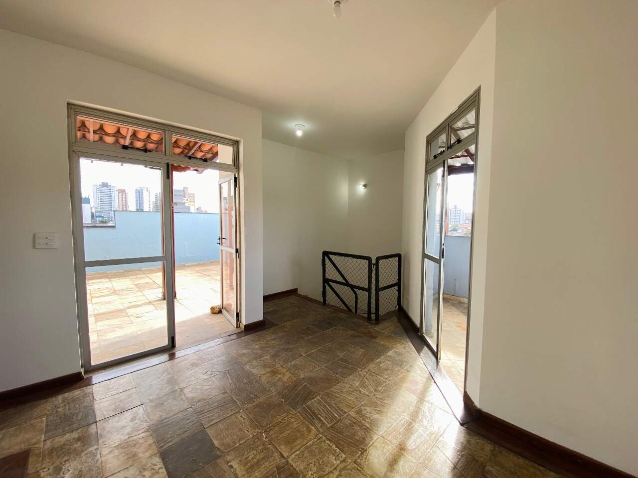 Imagem do imóvel Apartamento para aluguel, 3 quartos, 1 suíte, 2 vagas, Nova Suíssa - Belo Horizonte/MG