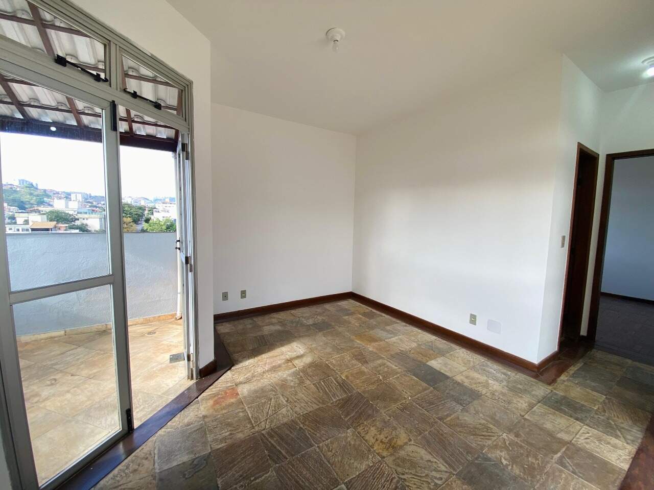 Imagem do imóvel Apartamento para aluguel, 3 quartos, 1 suíte, 2 vagas, Nova Suíssa - Belo Horizonte/MG