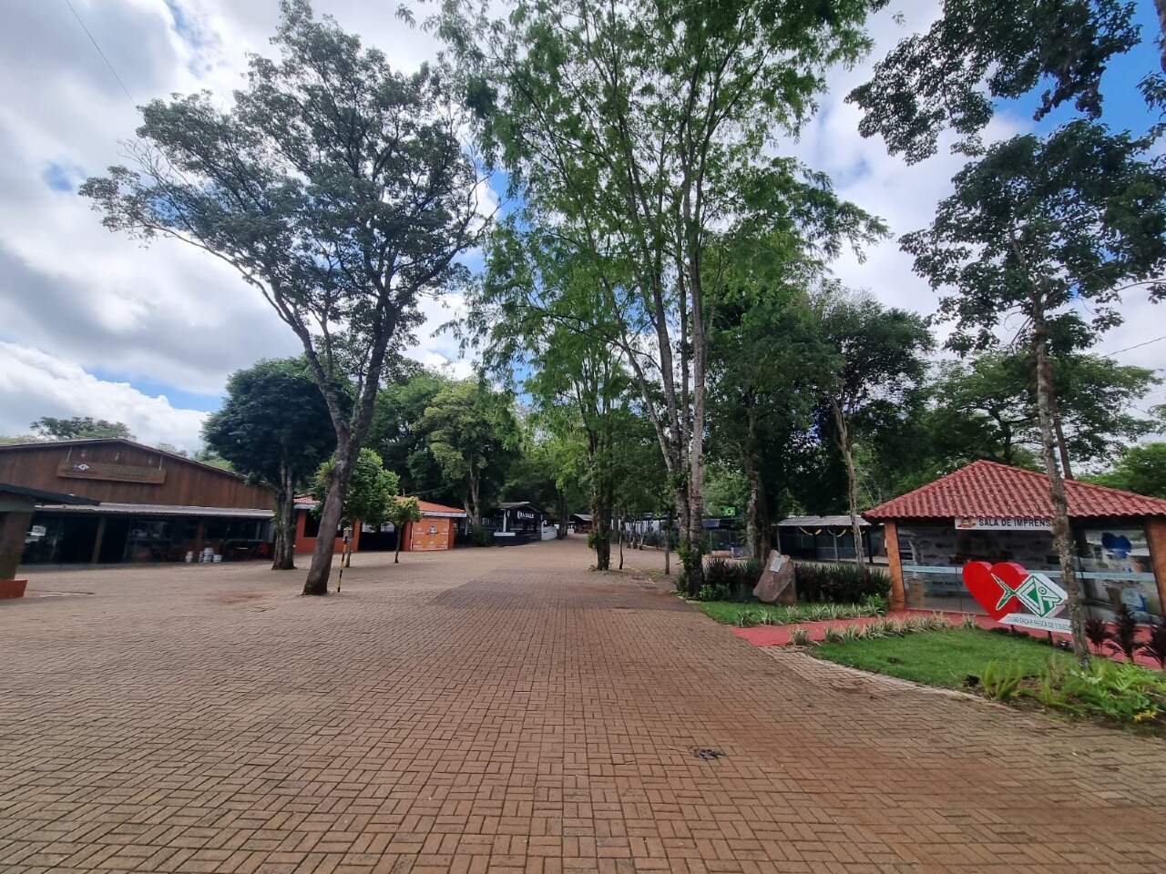 Casa à venda no clube caça e pesca: 