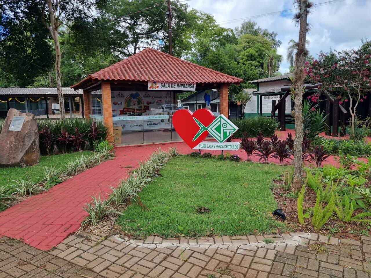 Casa à venda no clube caça e pesca: 
