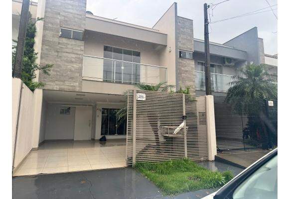Sobrado à venda no Jardim Gisela: 