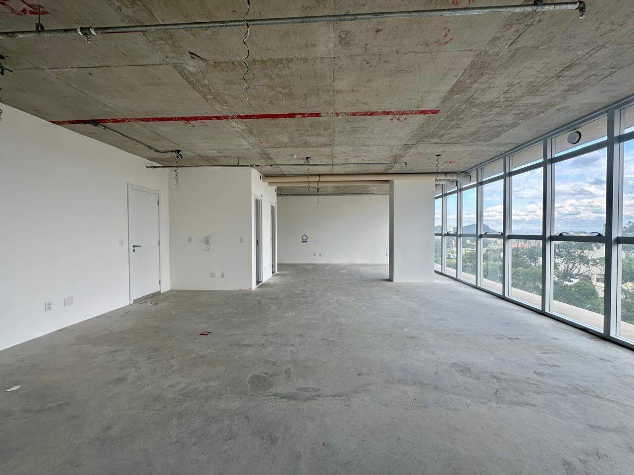 Sala Comercial à venda no VALE DO SERENO: 