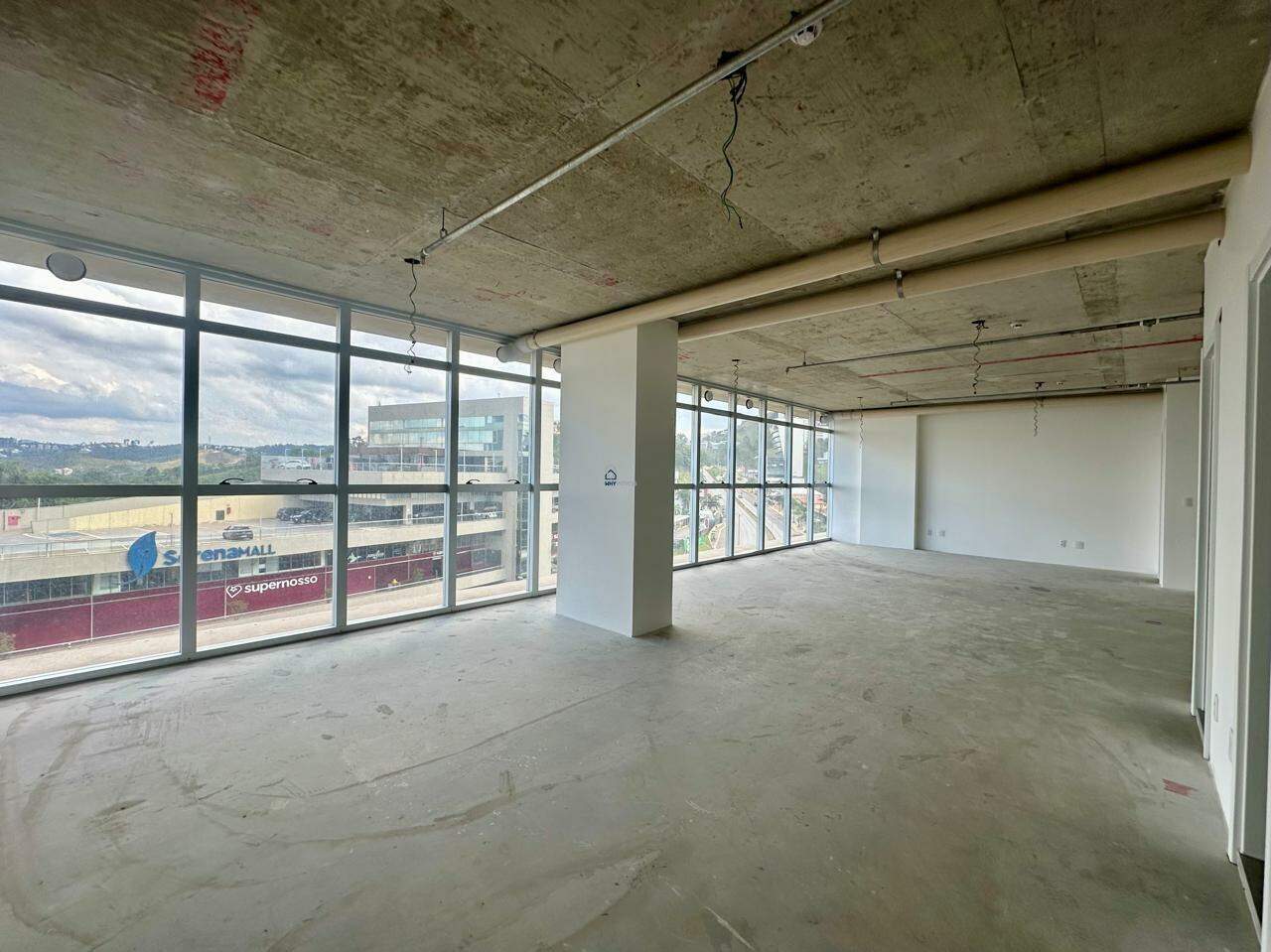 Sala Comercial à venda no VALE DO SERENO: 