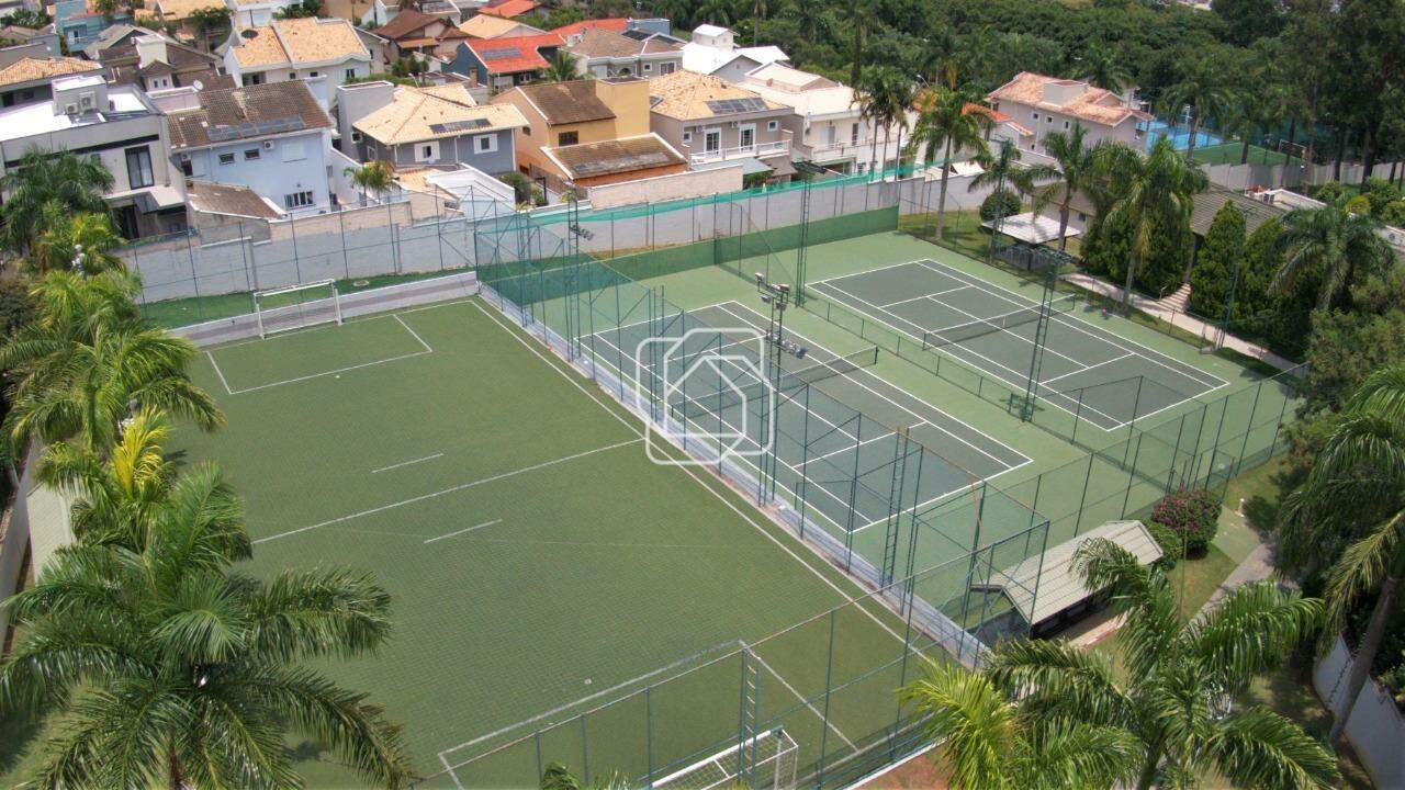 Quadras de tênis e campo de futebol society
