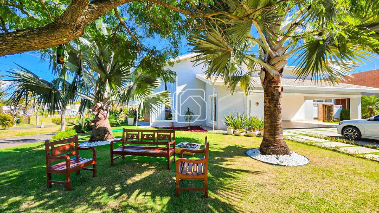 Casa de Condomínio à venda em Cabreúva - SP - Portal do Japy Golf Clube: Fachada da casa, área de descanso