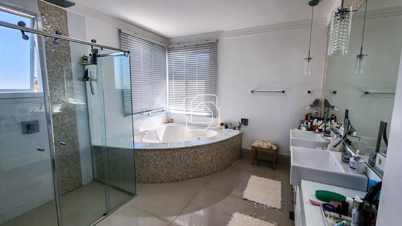 Casa de Condomínio à venda em Cabreúva - SP - Portal do Japy Golf Clube: Banheiro com banheira