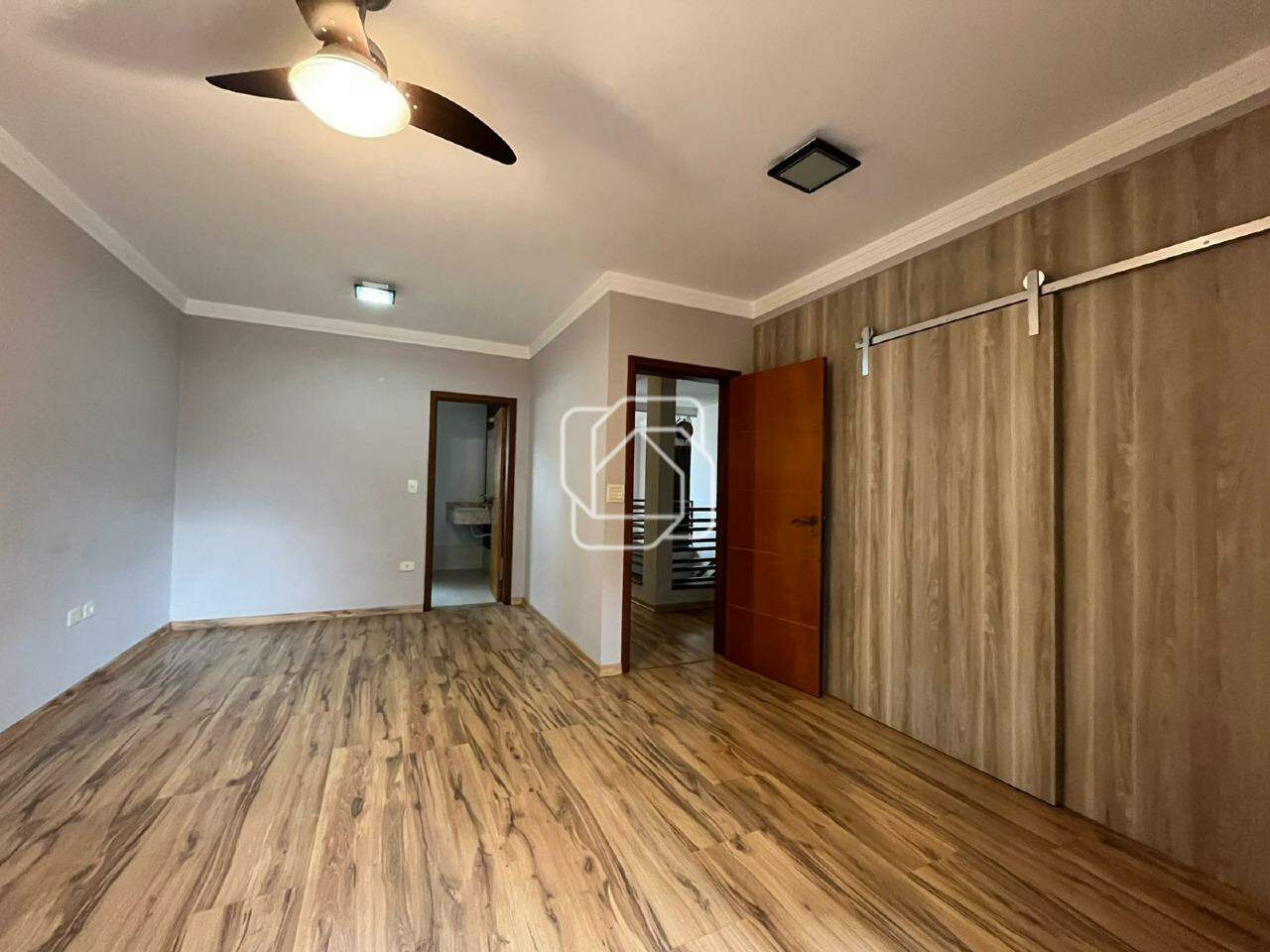 Casa de Condomínio à venda em Salto - SP - Residencial Lagos D’Icaraí: Suíte