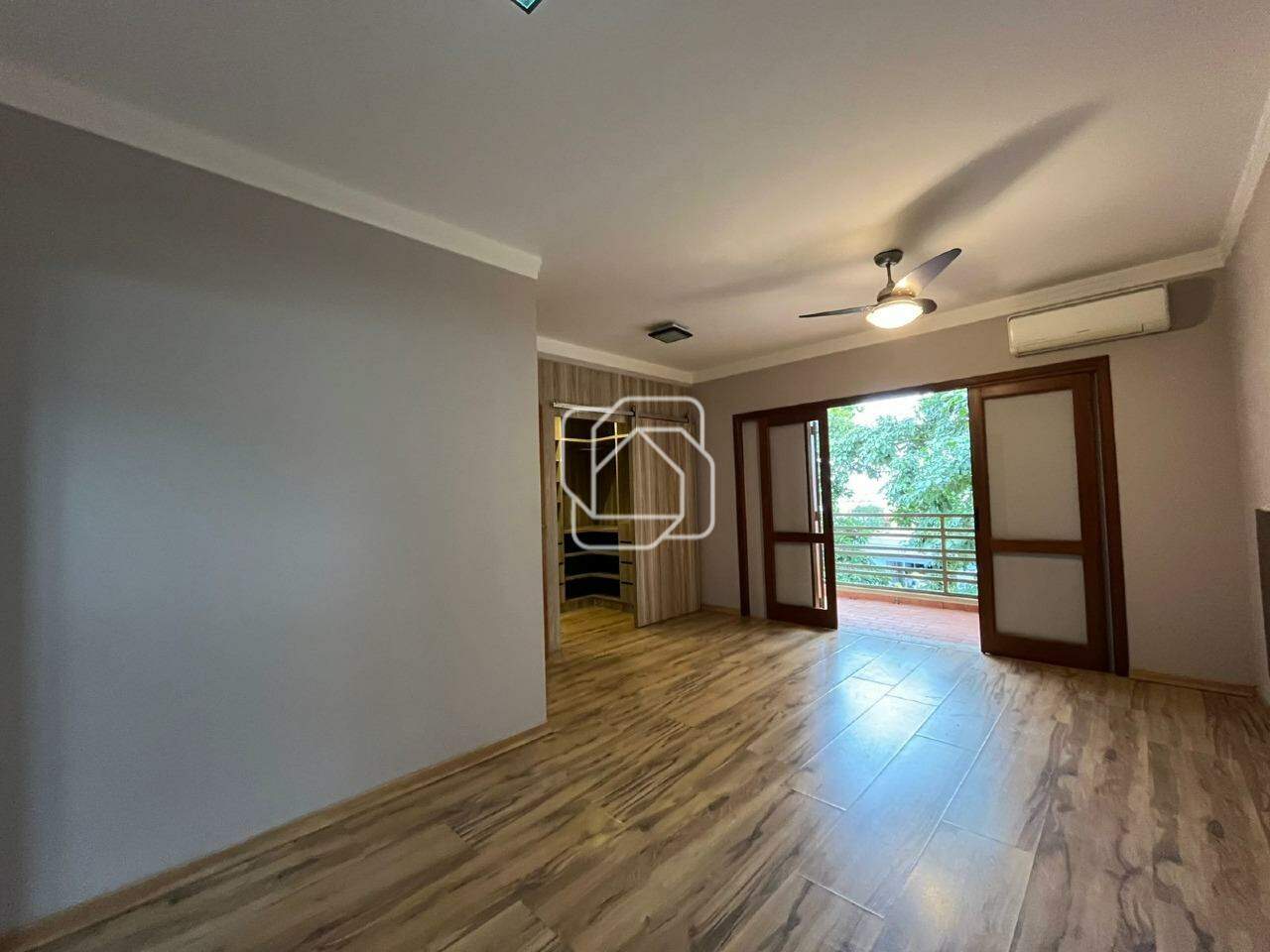 Casa de Condomínio à venda em Salto - SP - Residencial Lagos D’Icaraí: Suíte