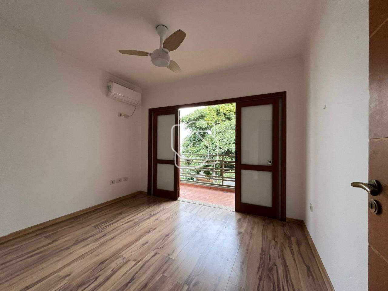 Casa de Condomínio à venda em Salto - SP - Residencial Lagos D’Icaraí: Suíte