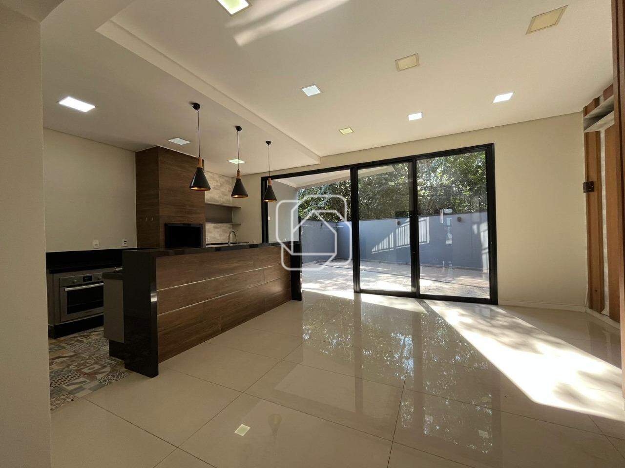 Casa de Condomínio à venda em Salto - SP - Jardim Guarujá: Cozinha integrada