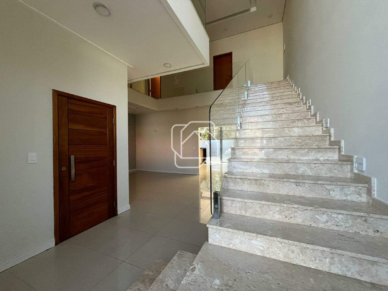 Casa de Condomínio à venda em Salto - SP - Jardim Guarujá: Hall inferior