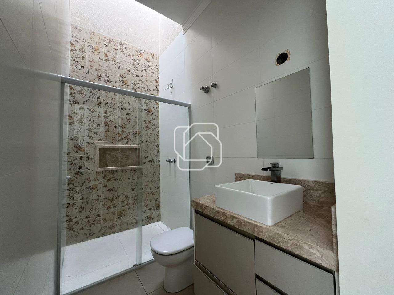 Casa de Condomínio à venda em Salto - SP - Jardim Guarujá: Banheiro