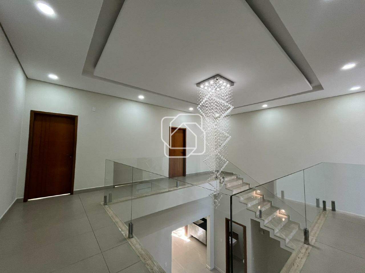 Casa de Condomínio à venda em Salto - SP - Jardim Guarujá: Hall superior