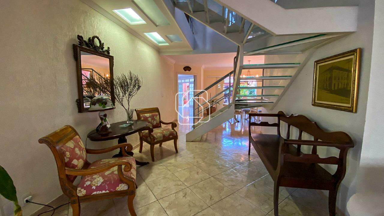 Casa de Condomínio à venda em Itu - SP - Portal da Vila Rica : Acesso ao piso superior