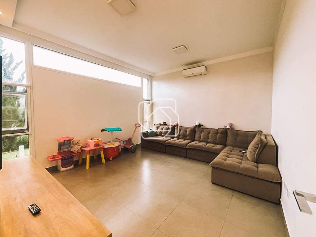 Casa de Condomínio para aluguel em Itu - SP - Chácara Flora: Sala de estar/TV