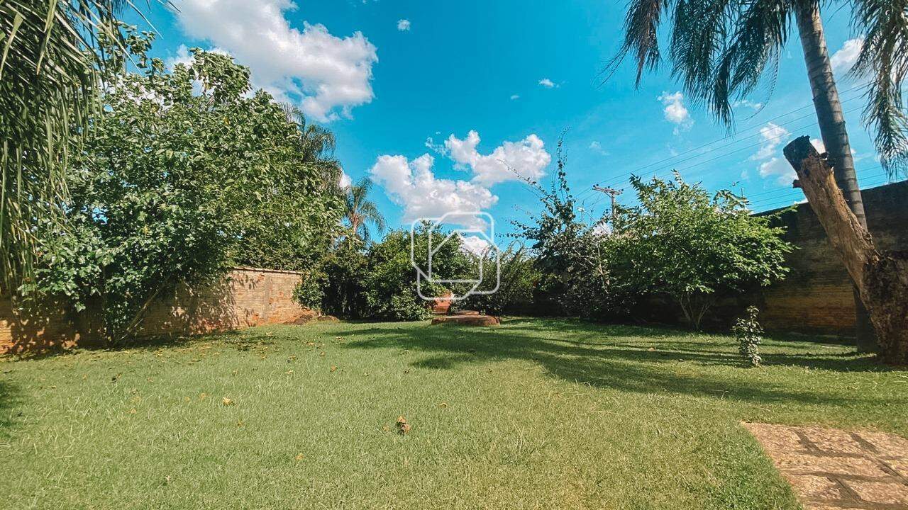 Casa de Condomínio à venda em Salto - SP - Condomínio Zuleika Jabour: Quintal com gramado