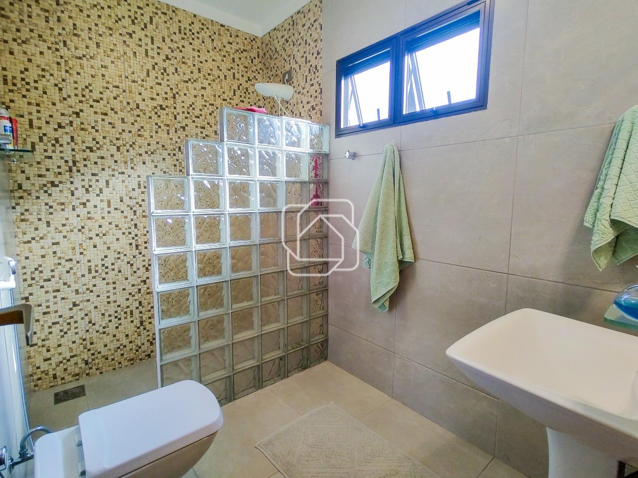 Casa de Condomínio à venda em Itu - SP - Parque Village Castelo: Banheiro