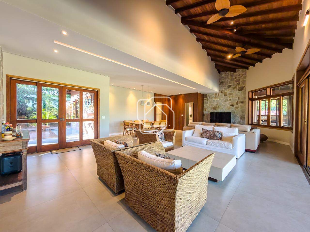 Casa de Condomínio à venda em Indaiatuba - SP - Lagos de Shanadu: Sala de estar