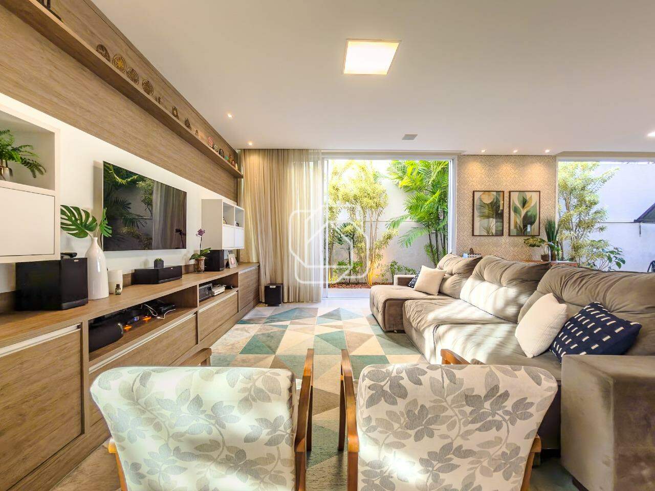Casa de Condomínio à venda em Indaiatuba - SP - Jardim Vila Paradiso: Sala de estar