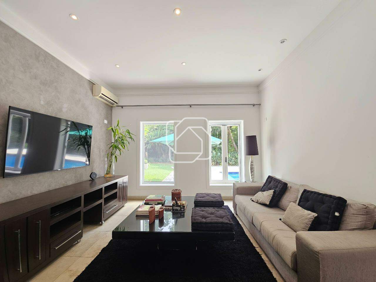 Casa de Condomínio à venda em Indaiatuba - SP - Helvetia Country: Sala de TV