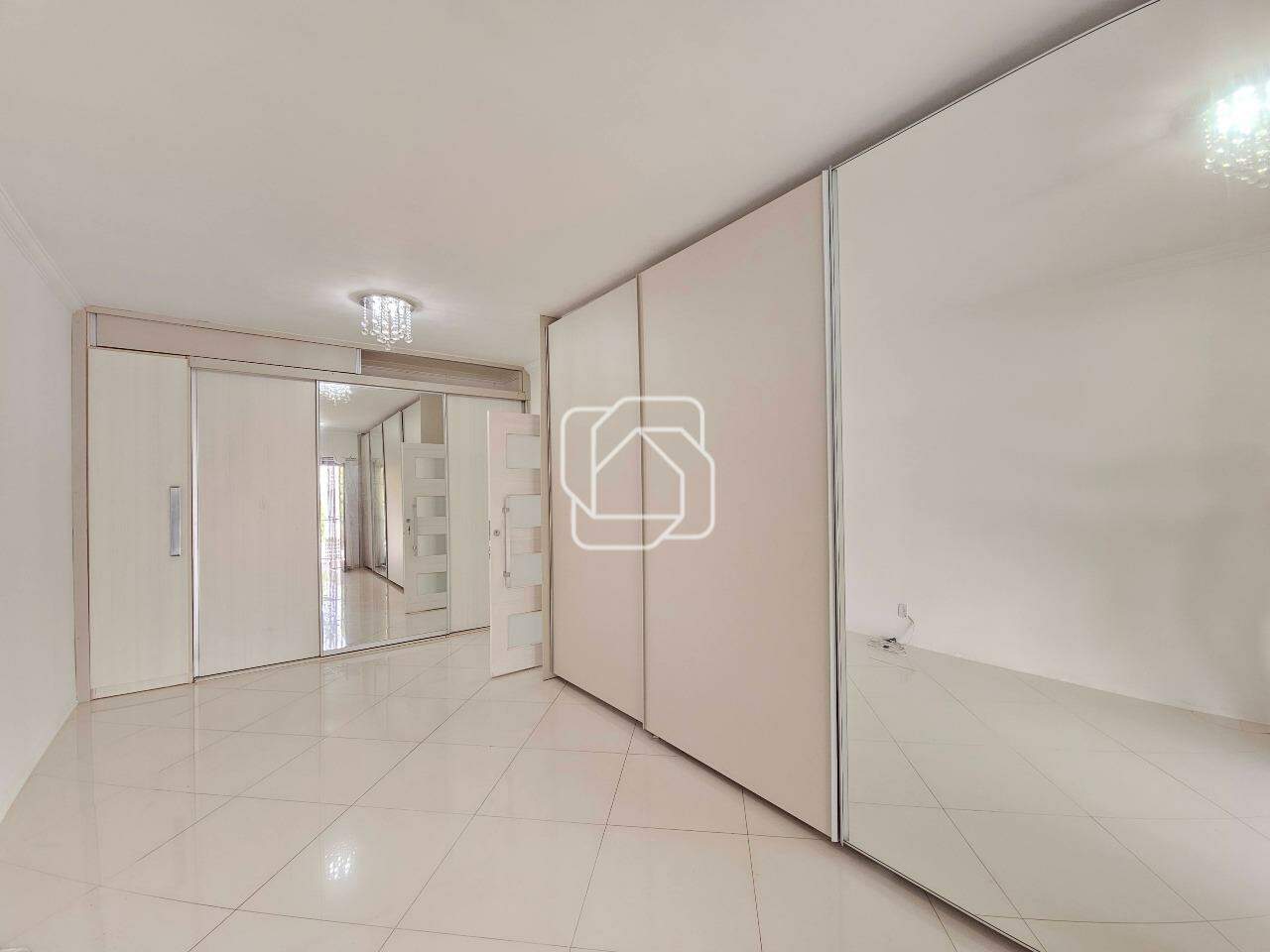 Casa de Condomínio à venda em Indaiatuba - SP - Vale das Laranjeiras: Closet