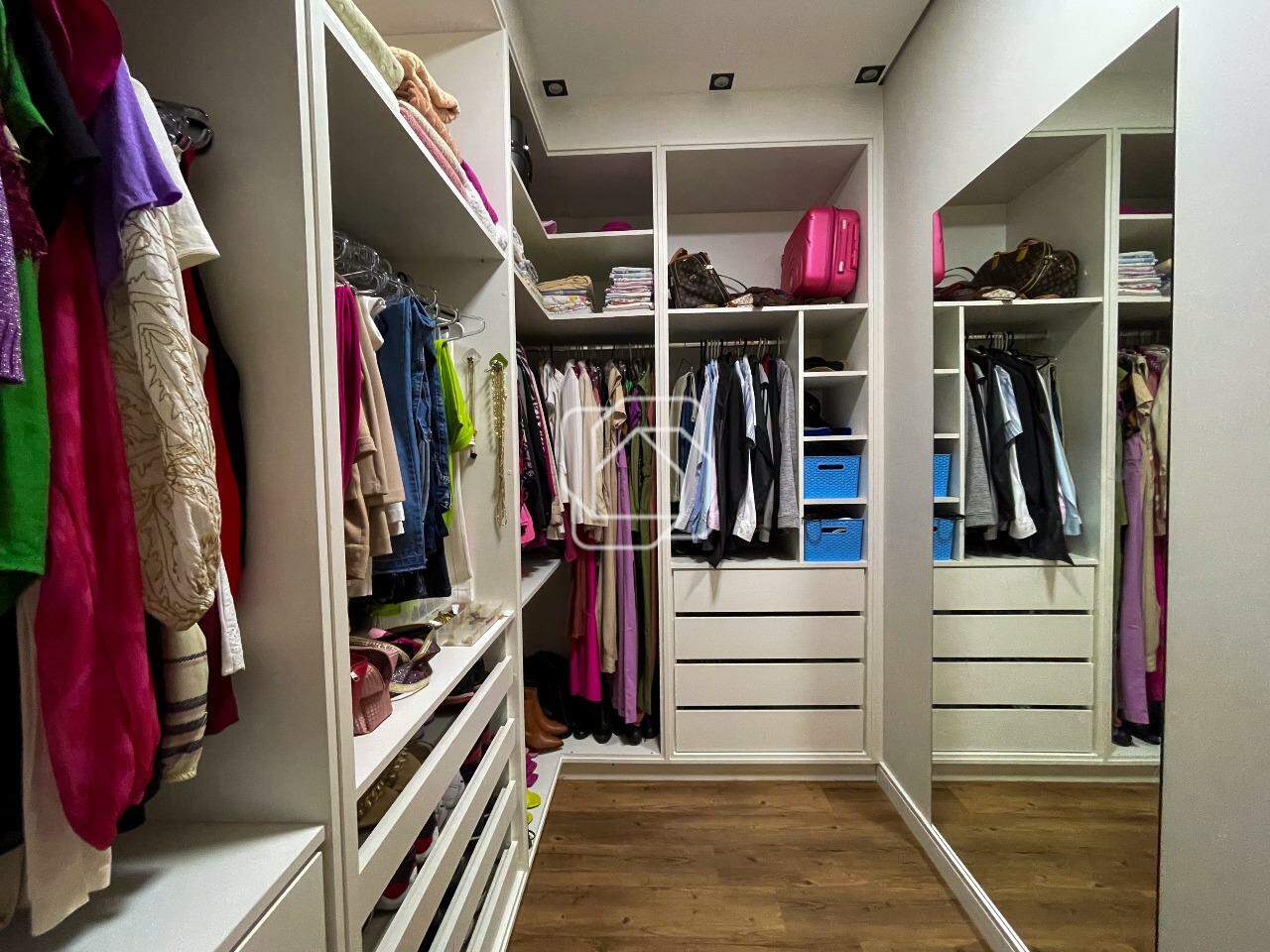 Casa de Condomínio à venda em Itu - SP - Residencial Saint Paul: Closet da suíte master
