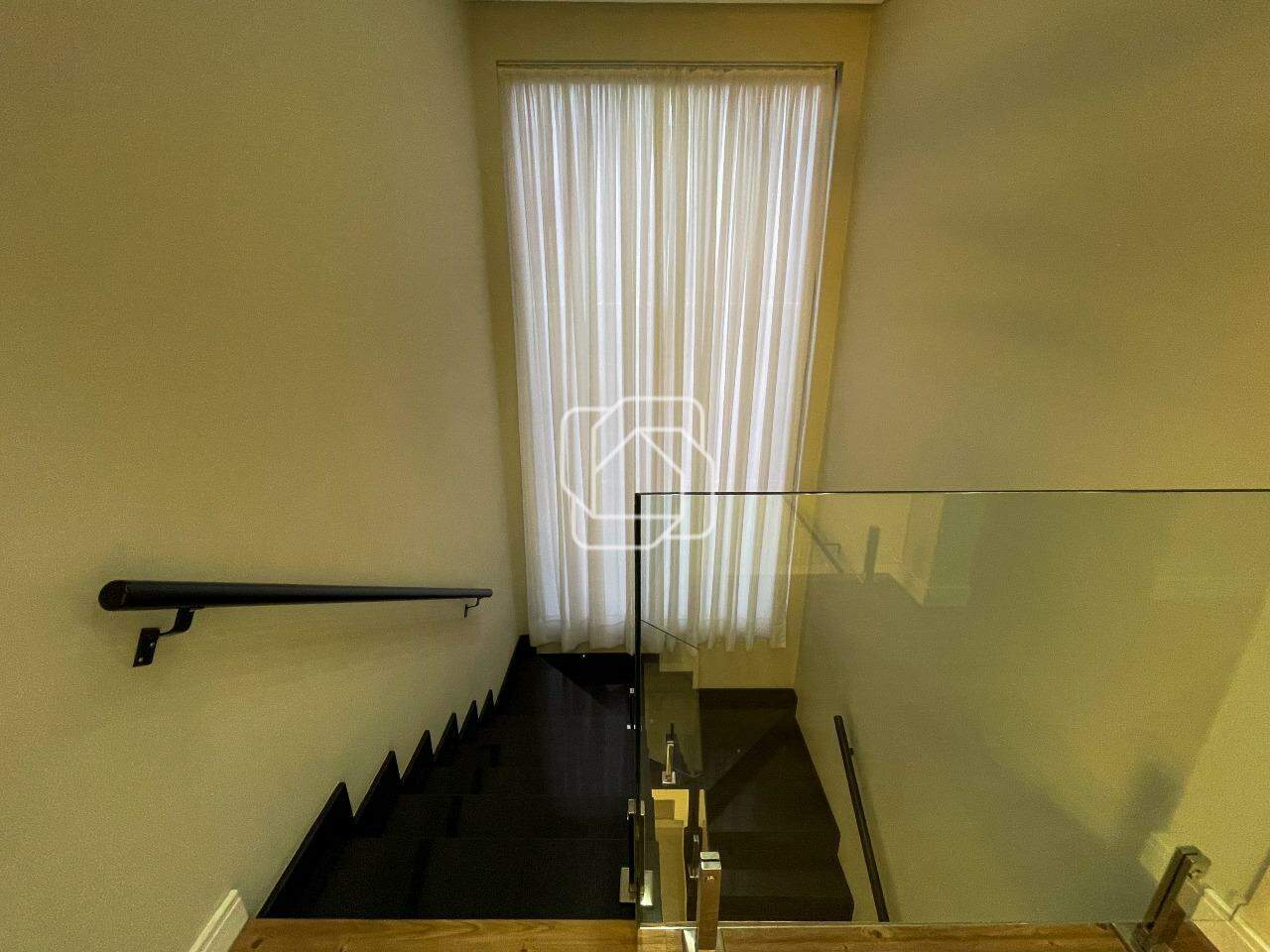 Casa de Condomínio à venda em Itu - SP - Residencial Saint Paul: Escada
