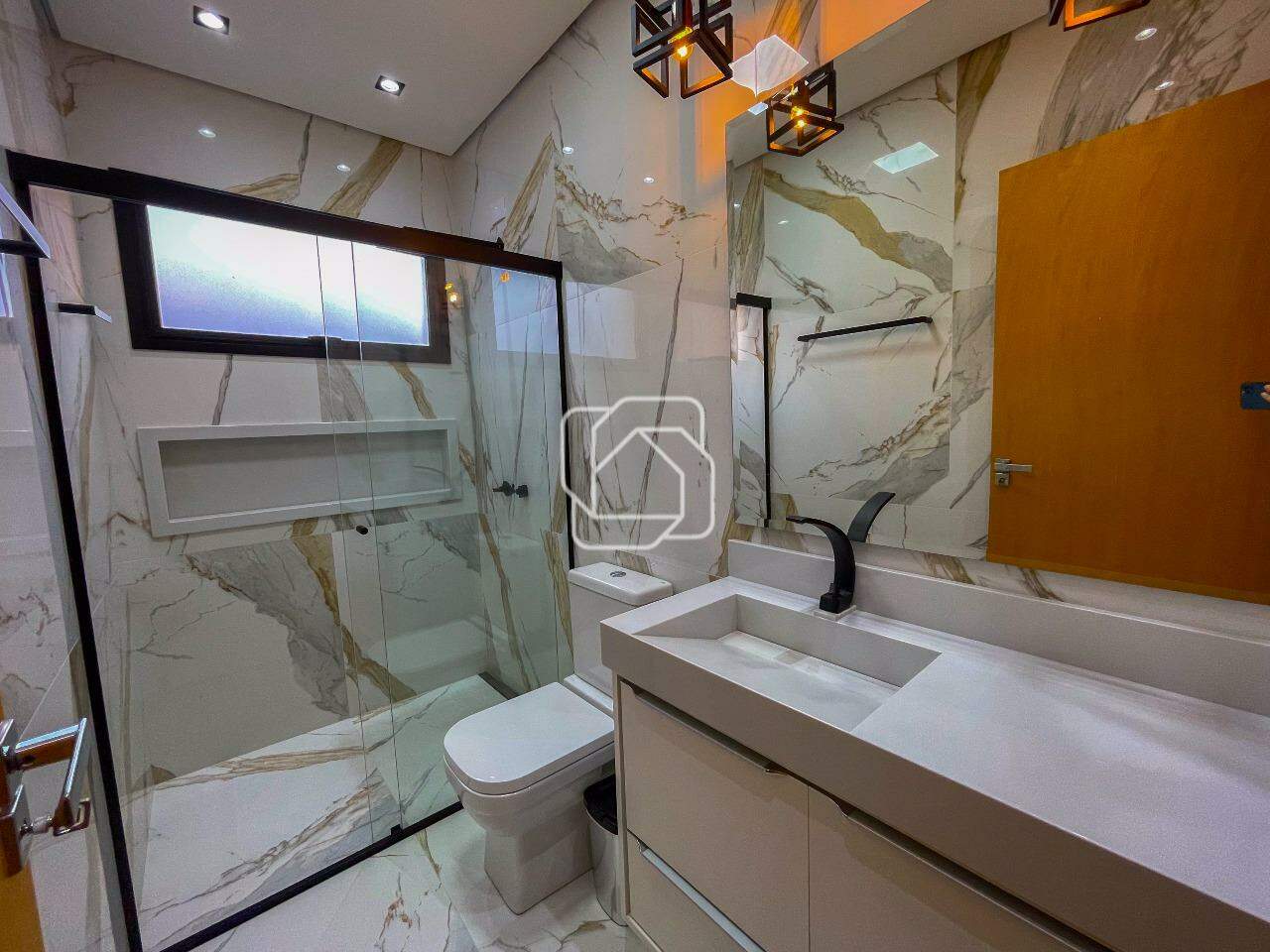 Casa de Condomínio à venda em Itu - SP - Residencial Saint Paul: Banheiro da suíte