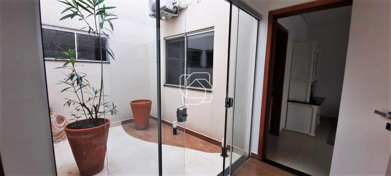 Casa de Condomínio à venda em Salto - SP - Residencial Primavera: Jardim de inverno